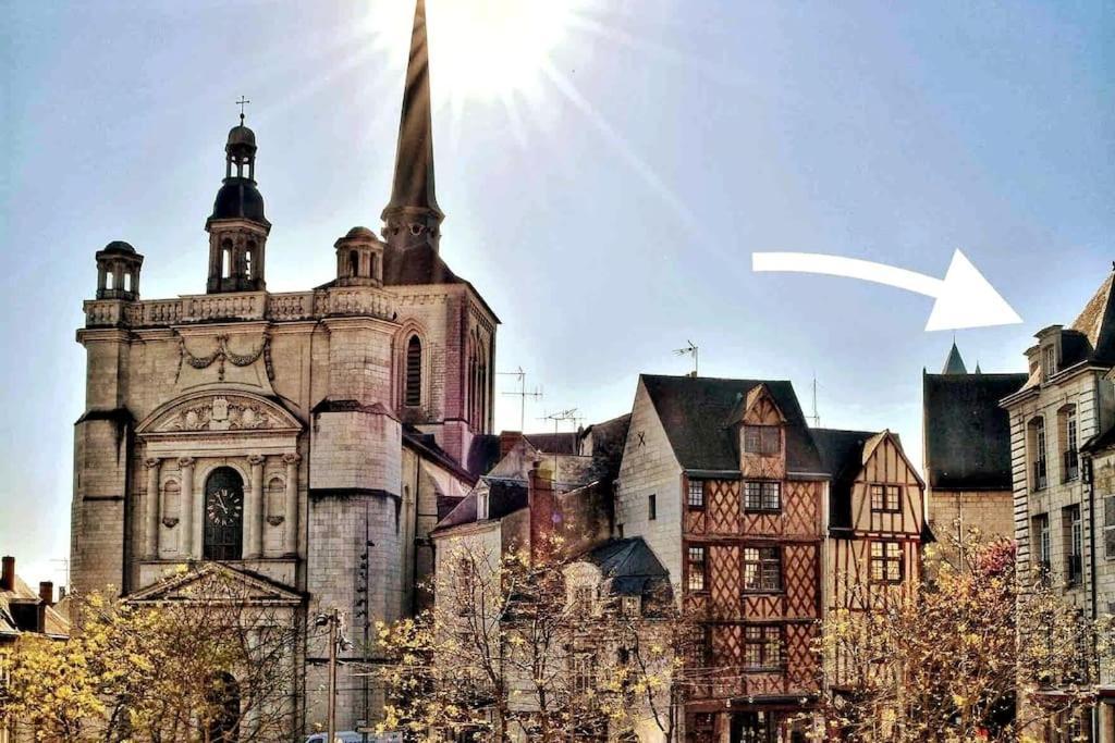 Grand Appartement Place Saint-Pierre, Proche Chateau De Saumur Et Bord De Loire" Exterior photo